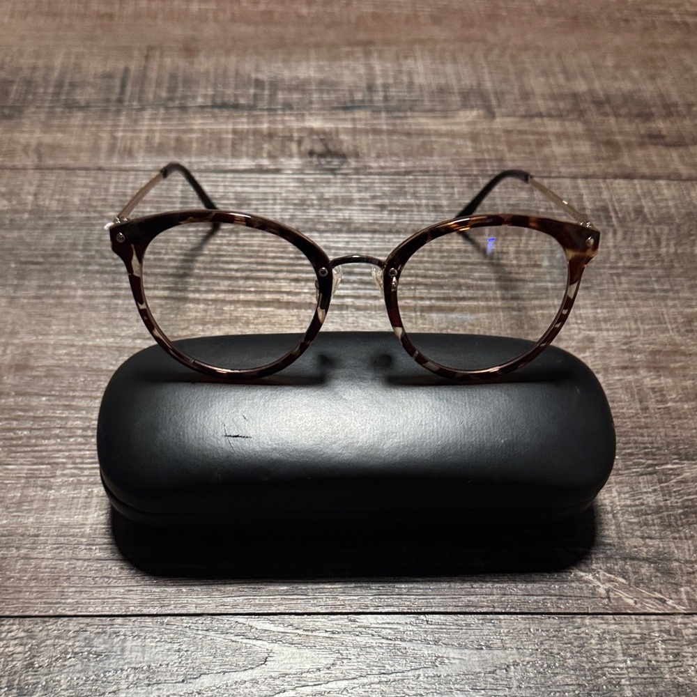 Classic Tortoiseshell Round Women’s Glasses